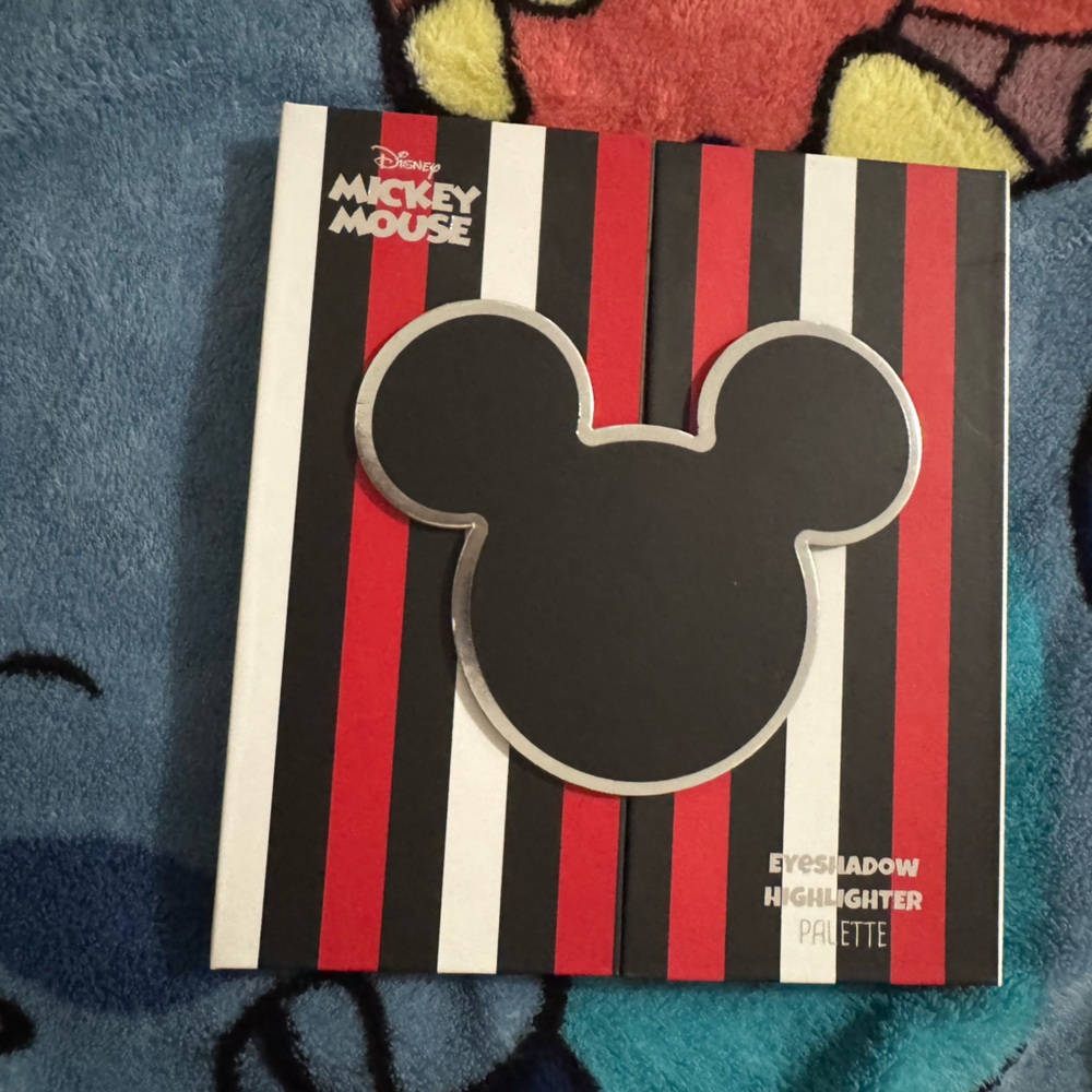 Hot Topic Mickey Mouse Eyeshadow & Highlighter Palette